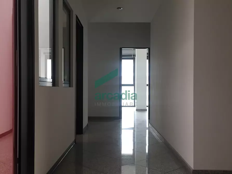 Immagine 7 di Ufficio in affitto  in Via Giovanni Amendola 164D a Bari