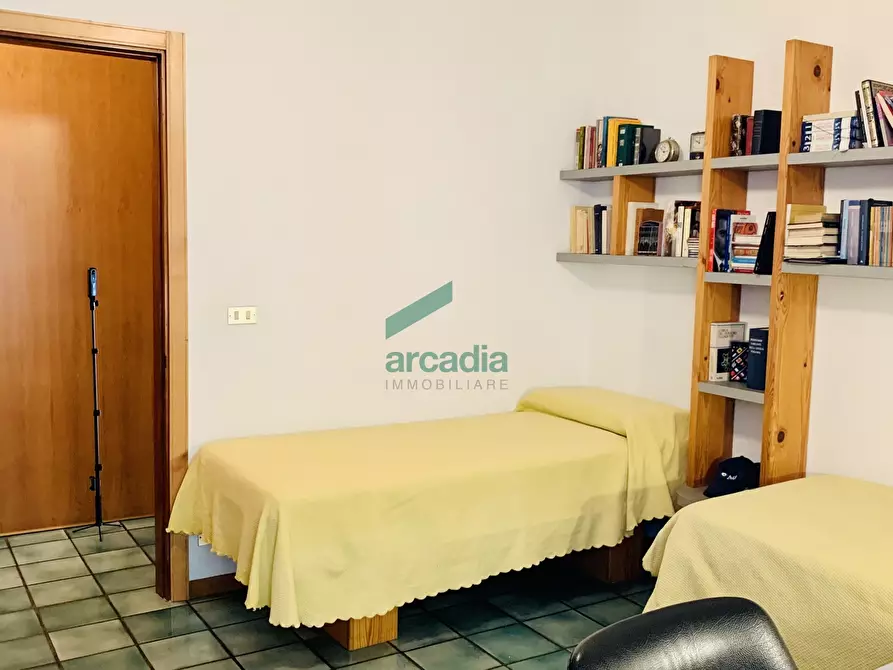 Immagine 15 di Quadrilocale in vendita  in Corso Italia 119 a Bari