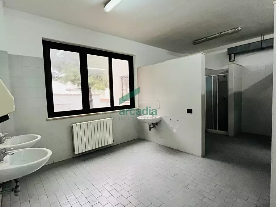 Immagine 8 di Ufficio in vendita  in Via Saverio Milella 2/bis a Bari