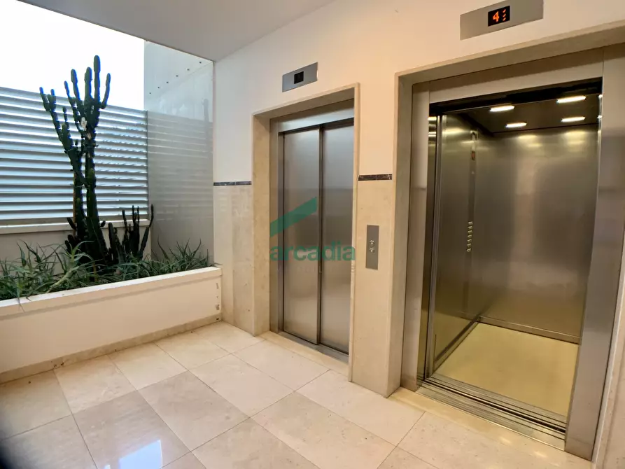 Immagine 5 di Ufficio in vendita  in Via Orfeo Mazzitelli 45 a Bari