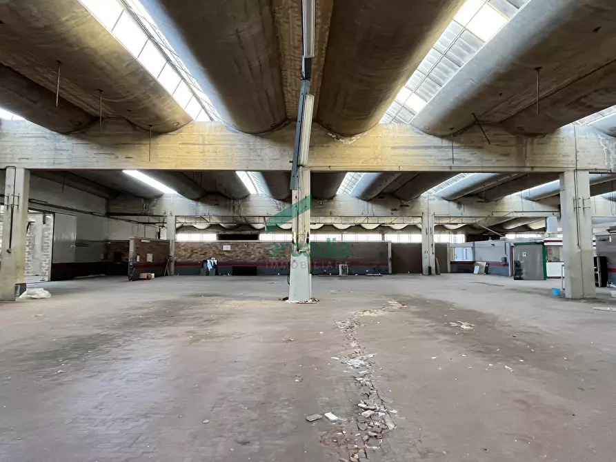 Immagine 3 di Attività artigianale in vendita  in Via Fratelli Philips 11 a Bari