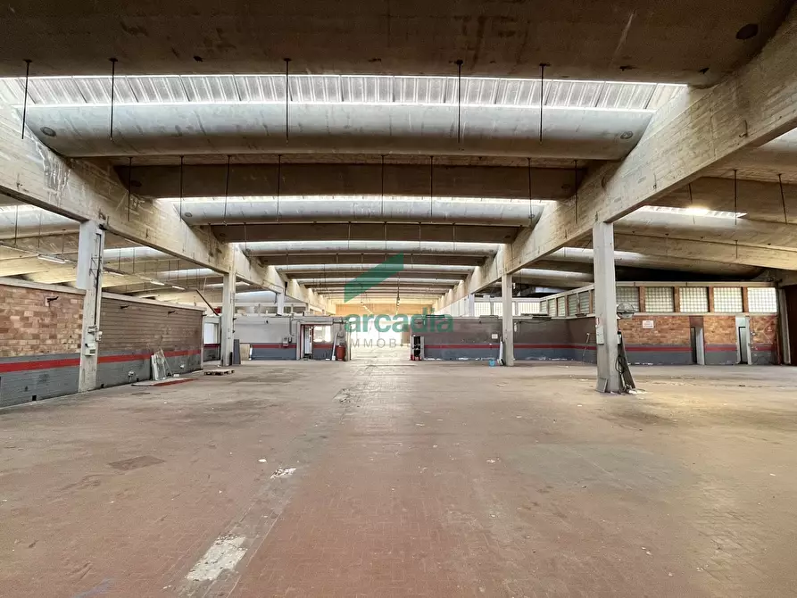 Immagine 6 di Attività artigianale in vendita  in Via Fratelli Philips 11 a Bari