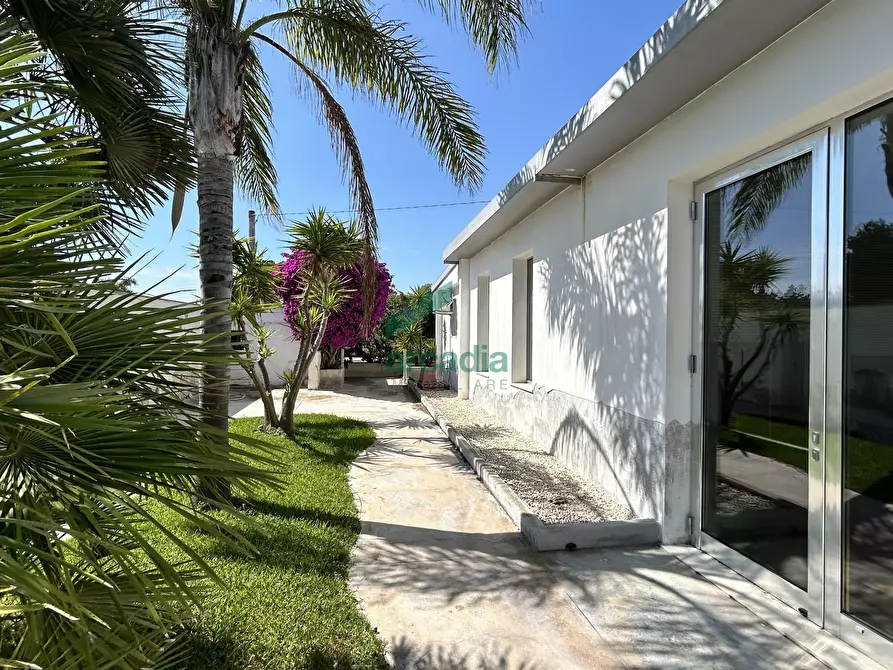 Immagine 13 di Locale commerciale in vendita  in Via Giovanni Gentile 79bis a Bari