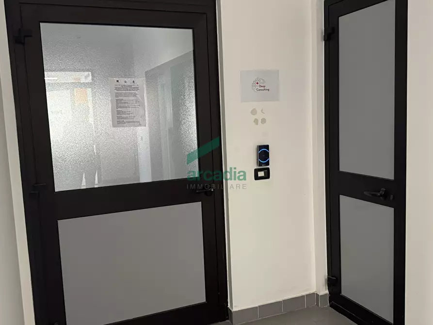 Immagine 25 di Ufficio in vendita  in Via Saverio Milella 2/bis a Bari