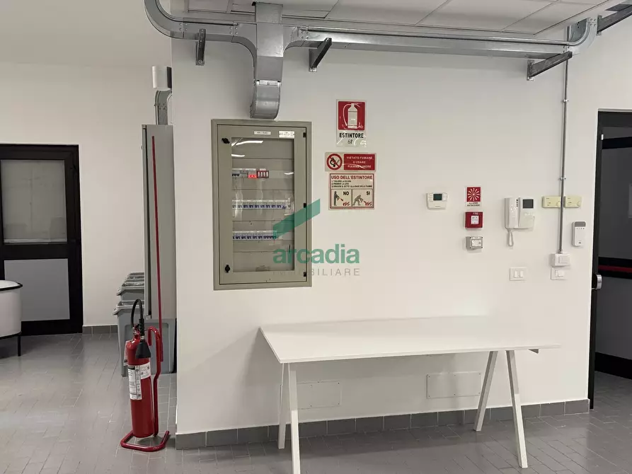 Immagine 14 di Ufficio in vendita  in Via Saverio Milella 2/bis a Bari