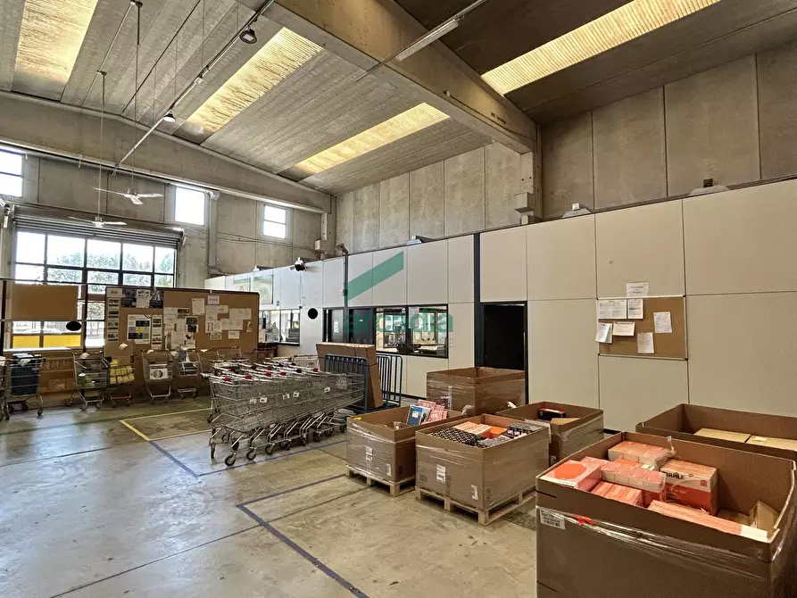 Immagine 28 di Attività artigianale in vendita  in Strada Provinciale Palese-modugno 12 a Modugno