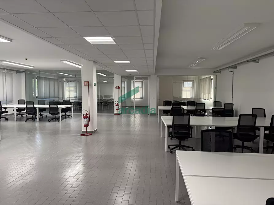 Immagine 2 di Ufficio in vendita  in Via Saverio Milella 2/bis a Bari
