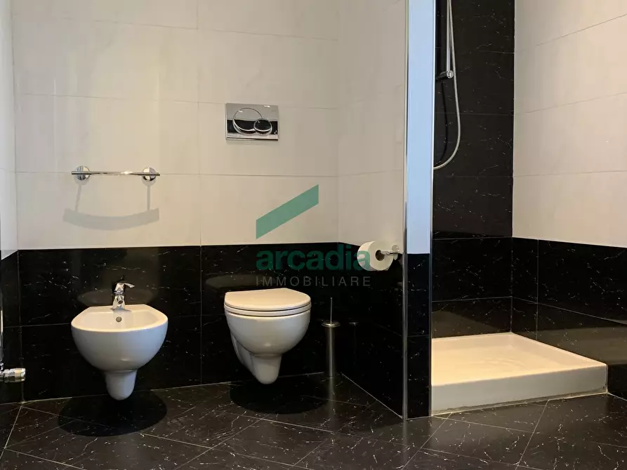 Immagine 8 di Attività artigianale in vendita  in sp231 km 79.400 a Modugno