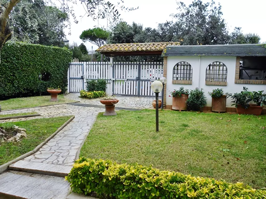 Immagine 2 di Villetta a schiera in affitto  in Via Fiorenzuola di Focara a Fiumicino