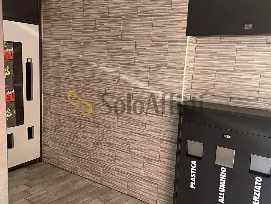 Immagine 4 di Locale commerciale in affitto  in Via Giulia di Barolo a Torino