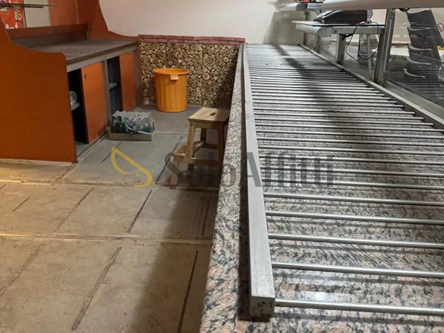 Immagine 8 di Locale commerciale in affitto  a Terni