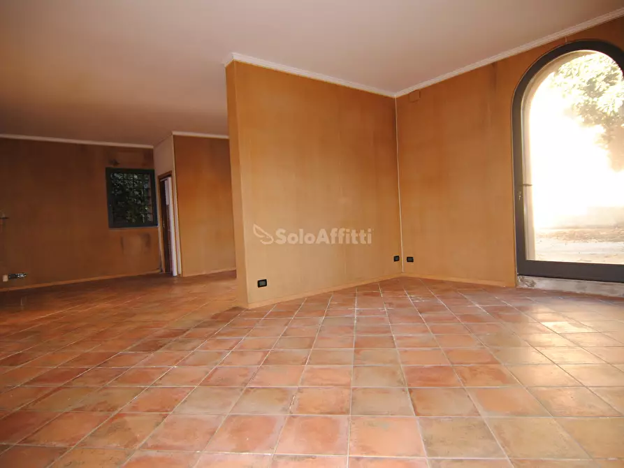 Immagine 2 di Locale commerciale in affitto  a Livorno