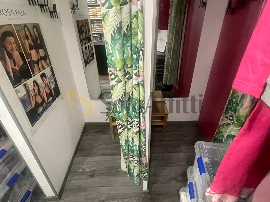 Immagine 5 di Locale commerciale in affitto  in Via Fratelli Piol 30 a Rivoli