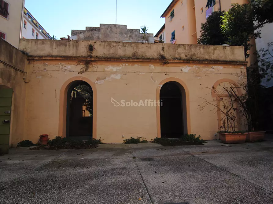 Immagine 5 di Locale commerciale in affitto  a Livorno