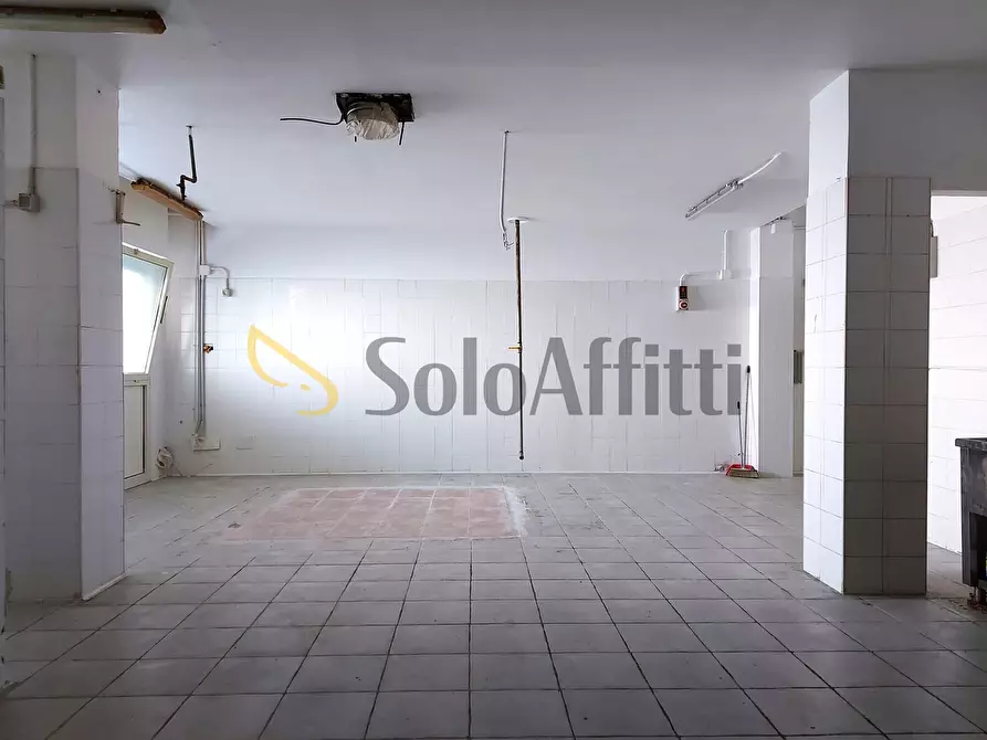 Immagine 9 di Locale commerciale in affitto  in Via Sandro Pertini a Fiumicino