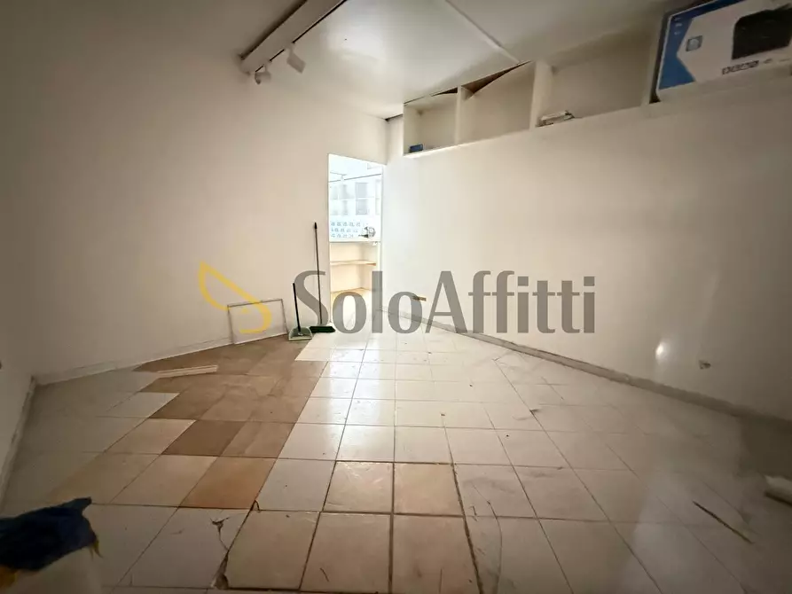 Immagine 11 di Locale commerciale in affitto  in Via John Fitzgerald Kennedy 28 a Caserta