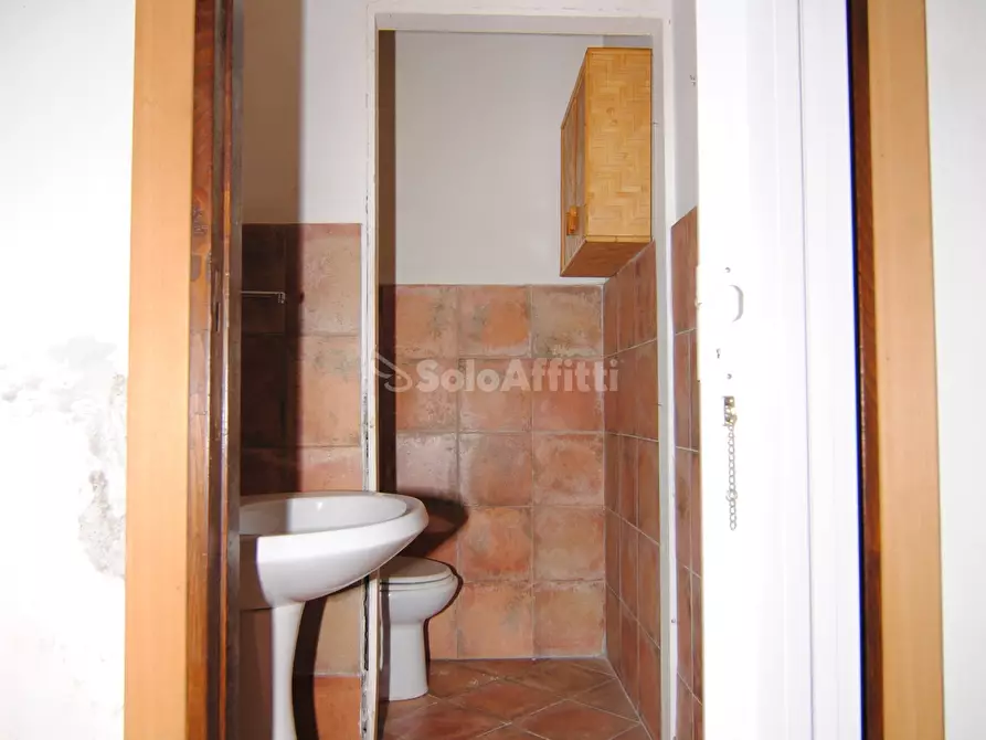 Immagine 7 di Locale commerciale in affitto  a Livorno