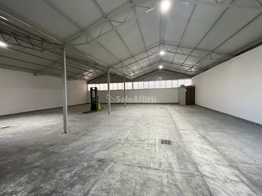 Immagine 3 di Magazzino in affitto  in Via Mastrilli a Maddaloni