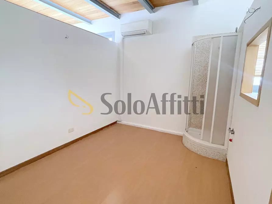 Immagine 3 di Locale commerciale in affitto  a Osimo