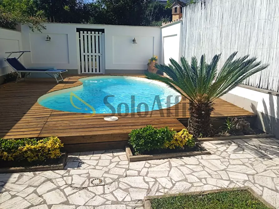 Immagine 9 di Villetta a schiera in affitto  in Via Fiorenzuola di Focara a Fiumicino