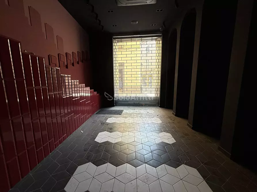 Immagine 4 di Locale commerciale in affitto  a Caserta