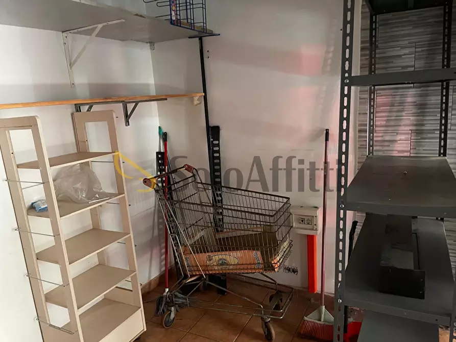 Immagine 11 di Locale commerciale in affitto  in Via Giulia di Barolo a Torino
