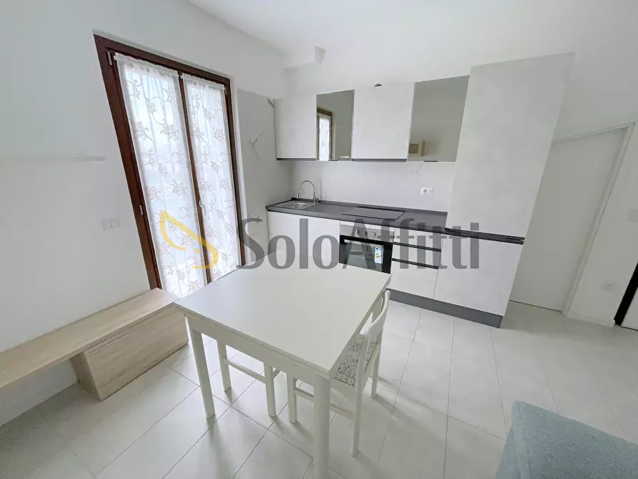 Immagine 3 di Trilocale in affitto  a Osimo