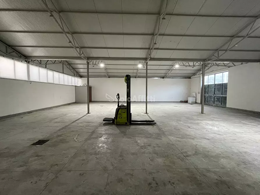 Immagine 7 di Magazzino in affitto  in Via Mastrilli a Maddaloni