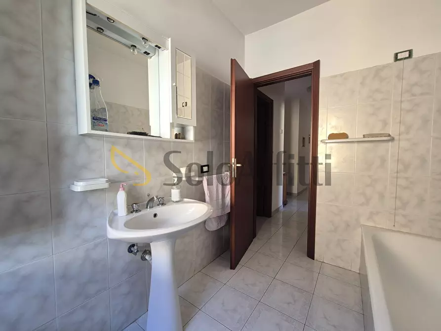 Immagine 12 di Quadrilocale in affitto  in Via dei Conti Falluc 126 a Catanzaro