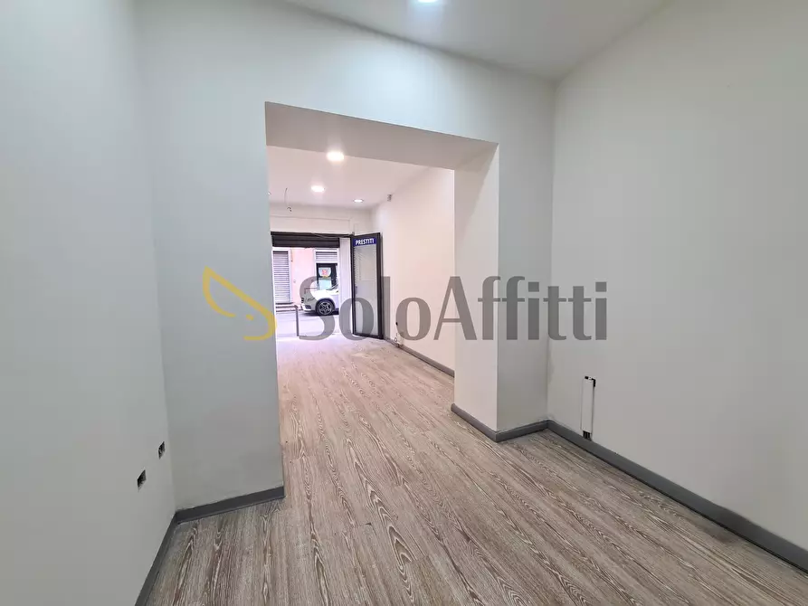 Immagine 7 di Locale commerciale in affitto  a Catanzaro