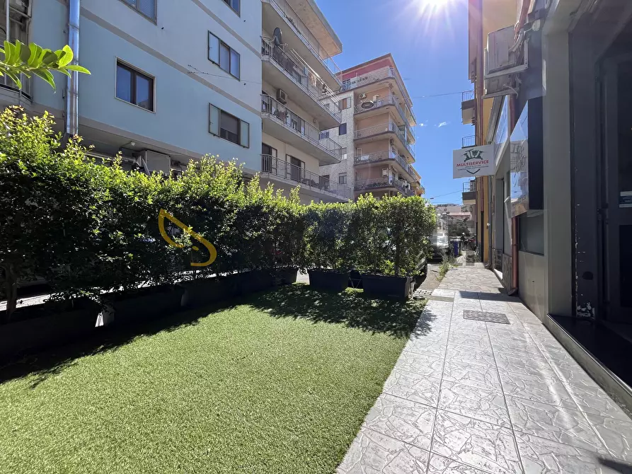 Immagine 13 di Locale commerciale in affitto  a Catanzaro