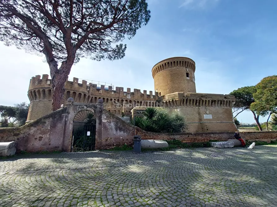 Immagine 48 di Trilocale in affitto  in Via del Castello a Roma