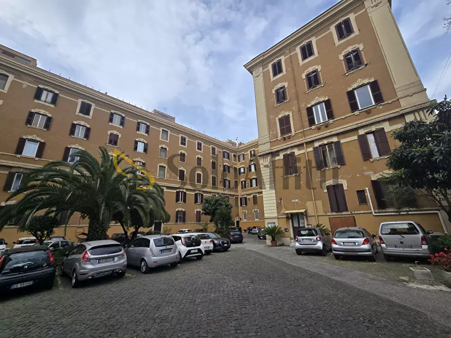 Immagine 23 di Trilocale in affitto  in Piazza di Santa Croce in Gerusalemme 1 a Roma