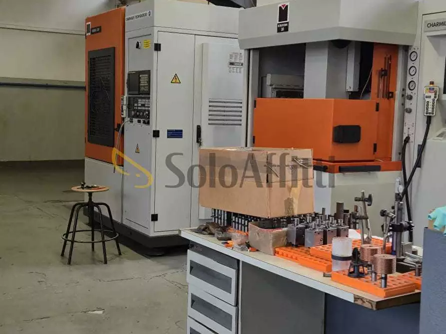 Immagine 10 di Capannone industriale in affitto  in Via Francesco De Sanctis a Torino