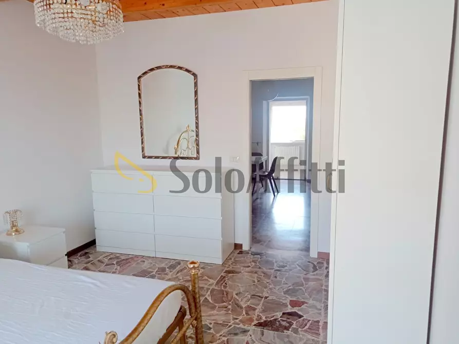 Immagine 12 di Bilocale in affitto  a Ancona