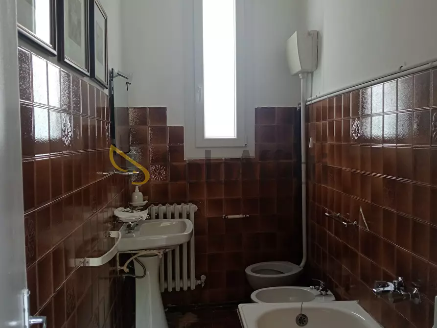 Immagine 14 di Bilocale in affitto  a Falconara Marittima
