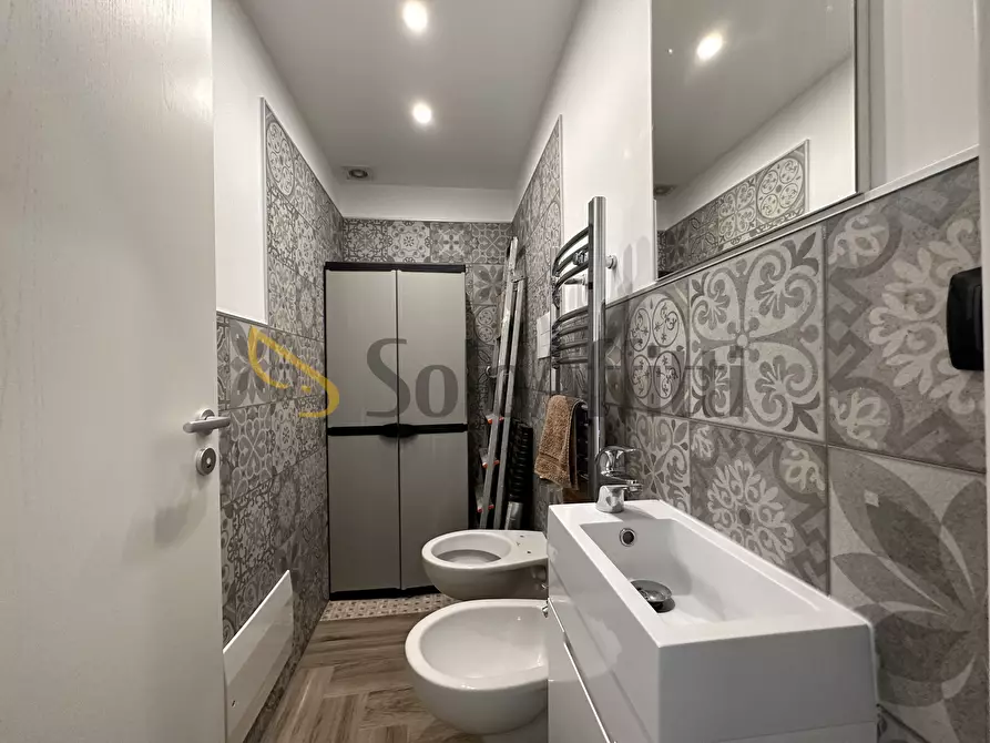 Immagine 11 di Ufficio in affitto  a Catanzaro