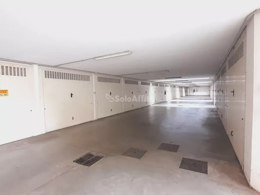 Immagine 4 di Garage in affitto  in Via Solferino 18 a Seregno