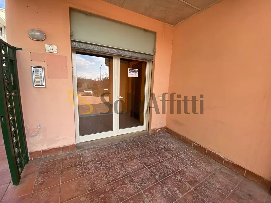 Immagine 14 di Locale commerciale in affitto  in Via Renato Iaselli 11 a Caserta