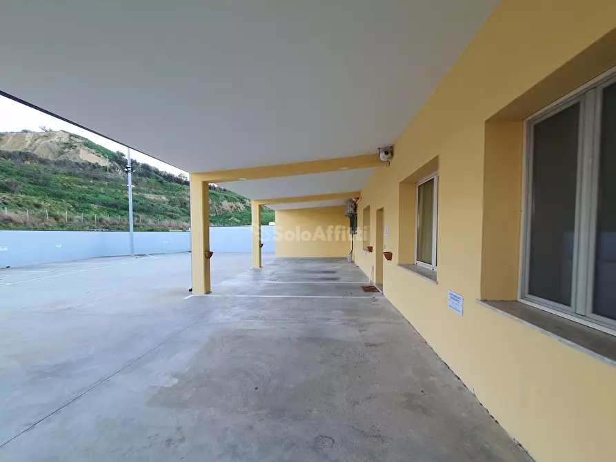 Immagine 11 di Ufficio in affitto  a Borgia