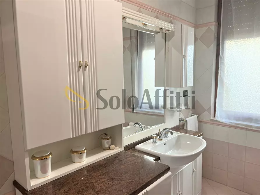 Immagine 26 di Quadrilocale in affitto  a Cagliari