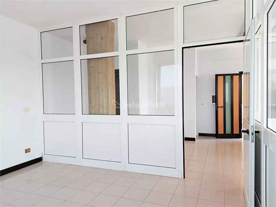 Immagine 15 di Ufficio in affitto  in Via Ivo Oliveti a Fiumicino