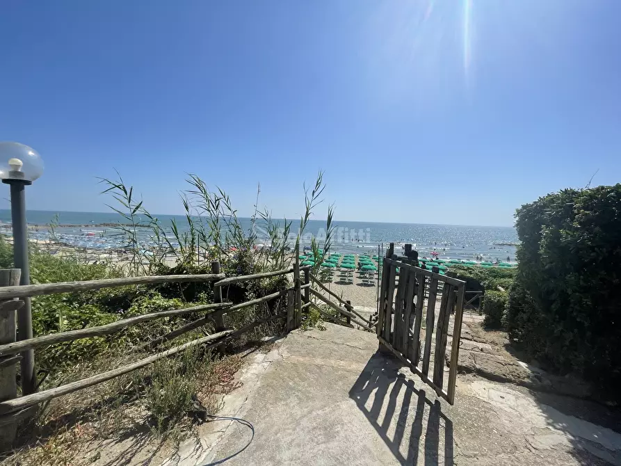 Immagine 24 di Quadrilocale in affitto  in lungo mare lido delle Sirene a Anzio