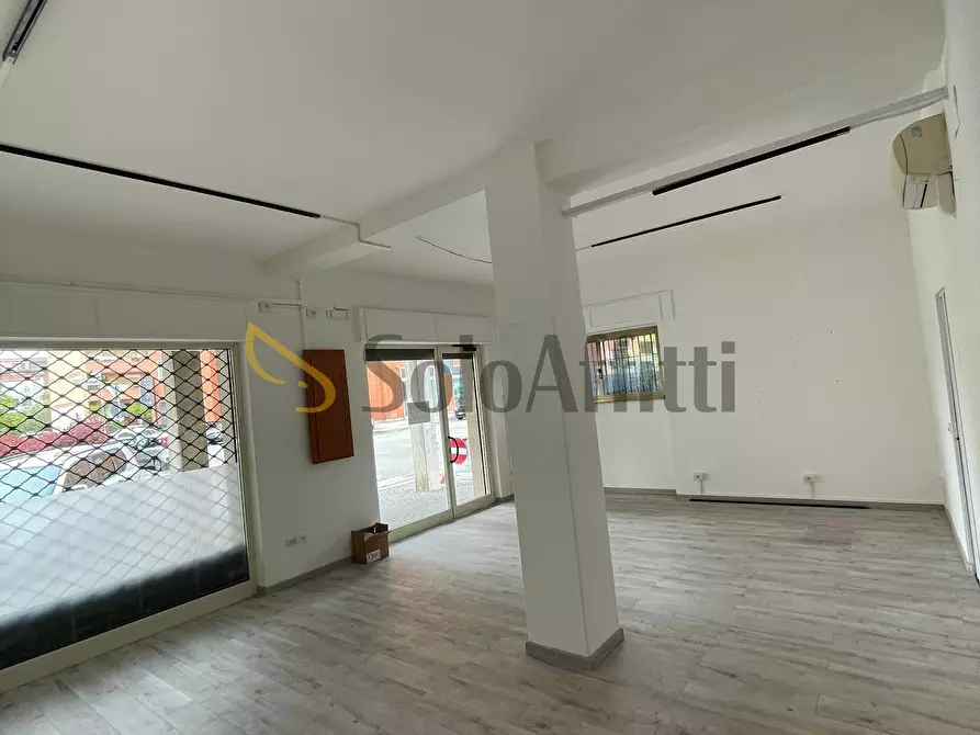 Immagine 6 di Locale commerciale in affitto  in Via Adige a Frosinone