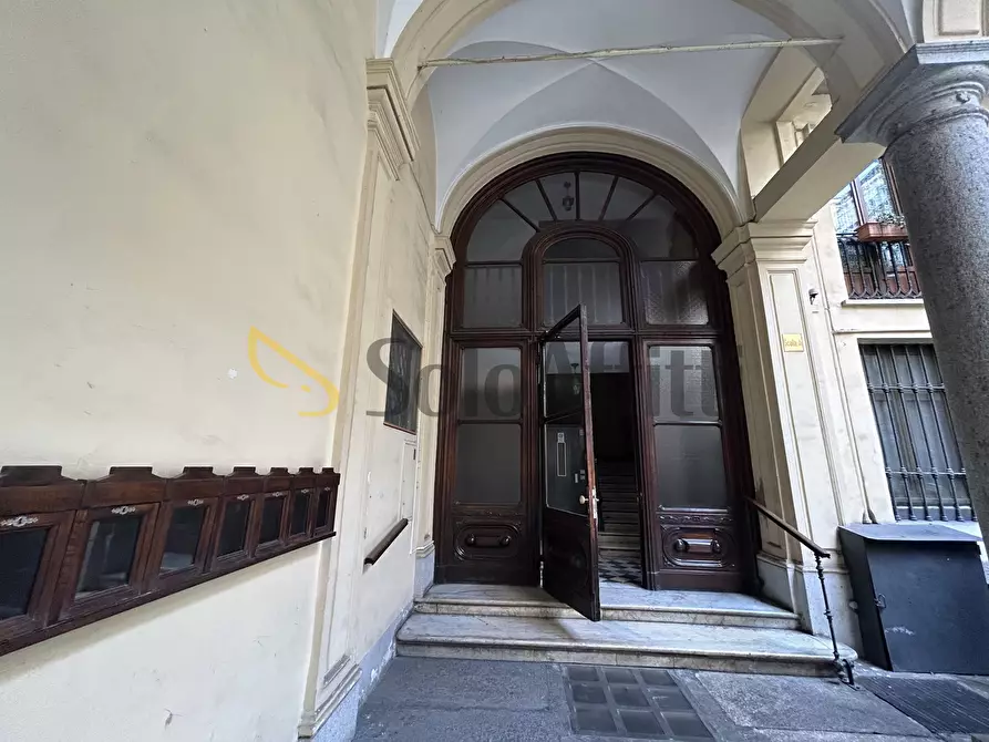 Immagine 3 di Locale commerciale in affitto  a Torino