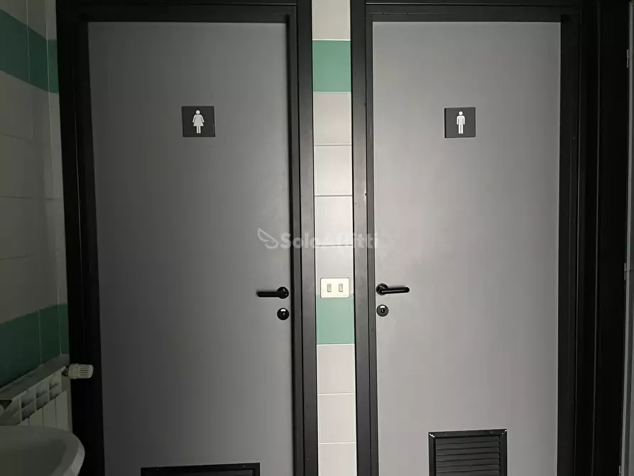 Immagine 47 di Locale commerciale in affitto  in Piazza Baracca 18 a Buscate