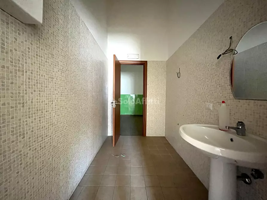 Immagine 11 di Ufficio in affitto  a Catanzaro