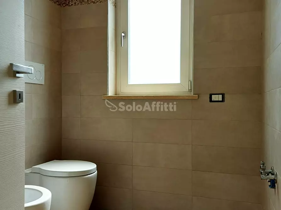 Immagine 42 di Trilocale in affitto  in Via del Castello a Roma