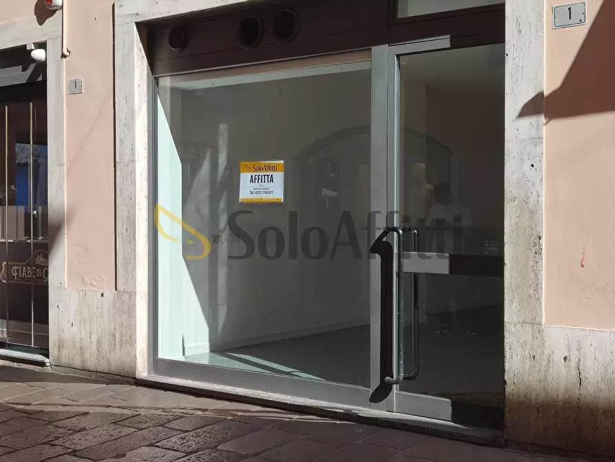 Immagine 2 di Locale commerciale in affitto  in Via Camillo Benso Cavour 1B a Busto Arsizio