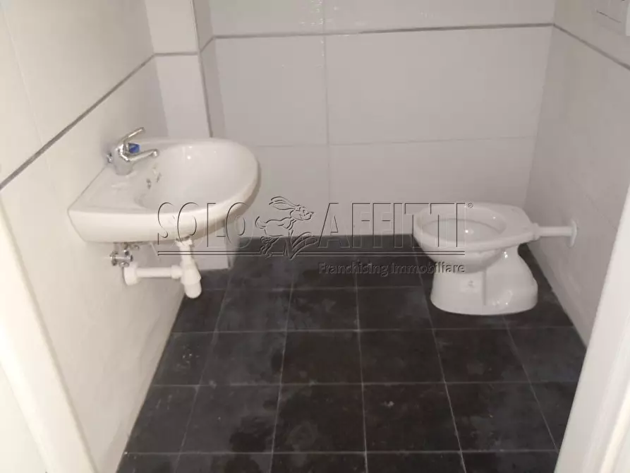 Immagine 7 di Ufficio in affitto  a Catanzaro